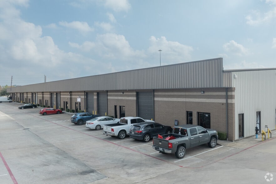 More Photos Of 5829 W Sam Houston Pky N, Houston Unknown For Lease