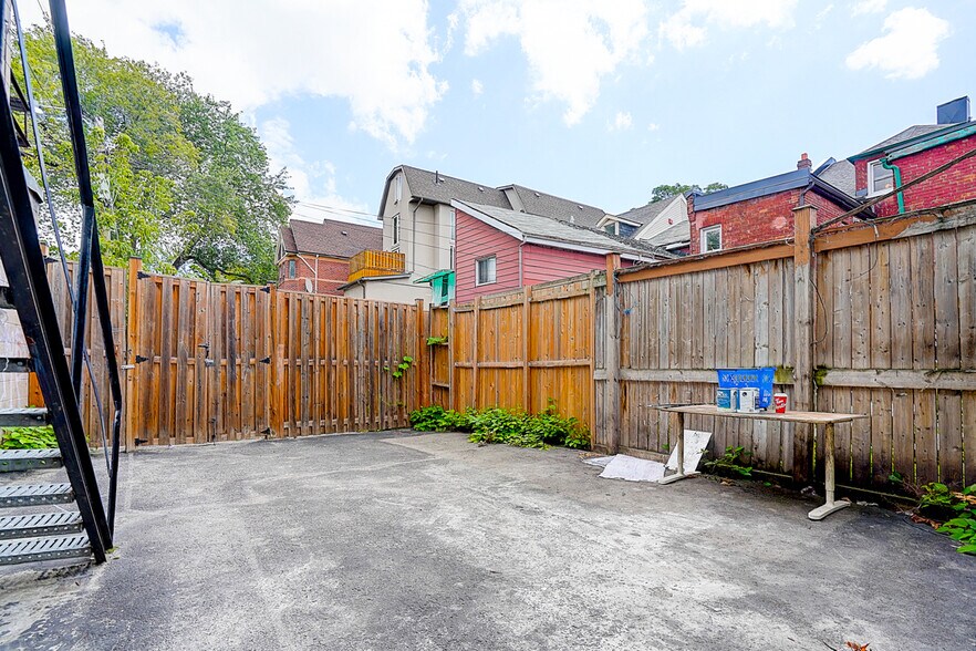 More Photos Of 349 Spadina Av, Toronto Storefront Retail Residential For Sale