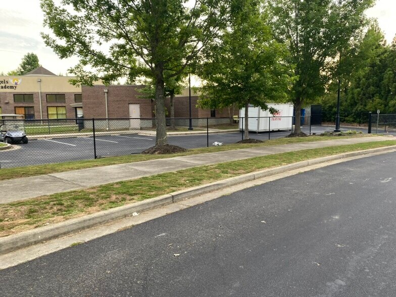 More Photos Of 5845 Campbellton Rd SW, Atlanta Daycare Center For Sale