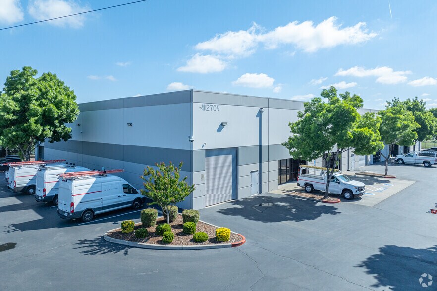 More Photos Of 2709 Academy Way, Sacramento Warehouse For Lease