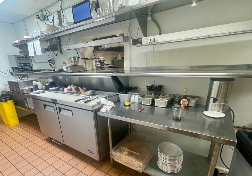 More Photos Of 4323 S Interstate 35, Austin Restaurant For Sale