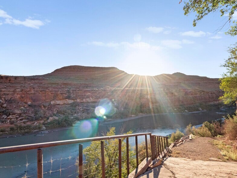 More Photos Of US 163 & San Juan River, Mexican Hat Hotel For Sale