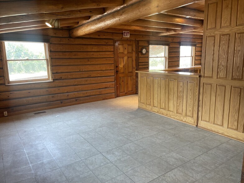 More Photos Of 115 Phillips St, Canyonville General Retail For Sale
