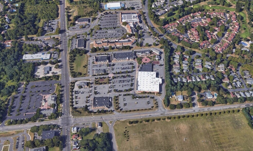 More Photos Of 401b W Main St, Freehold Unknown For Lease