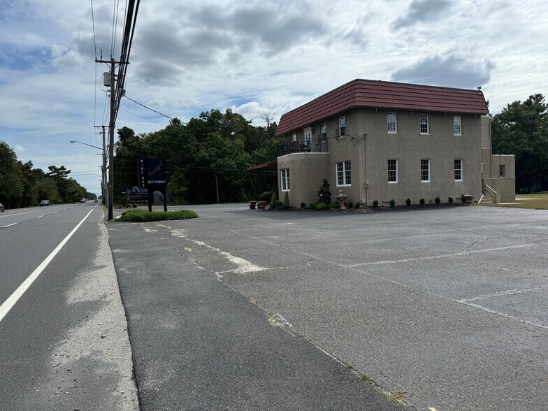 More Photos Of 500 W White Horse Pike, Egg Harbor City Restaurant For Sale