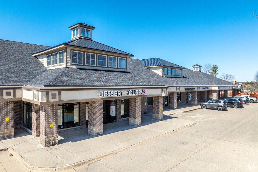 More Photos Of 5500 Merle Hay Rd, Johnston Storefront For Sale