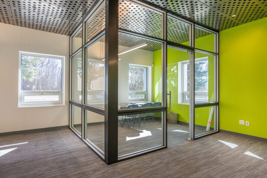 More Photos Of 6 Britton Dr, Bloomfield Warehouse For Lease