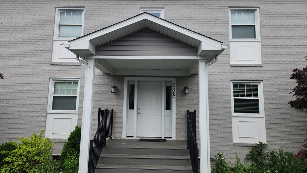 More Photos Of 958 College Ave, Harrisonburg Apartments For Sale