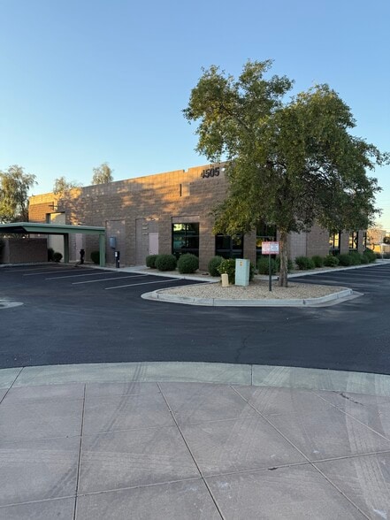 More Photos Of 4505 E Broadway Rd, Phoenix Light Manufacturing For Sale