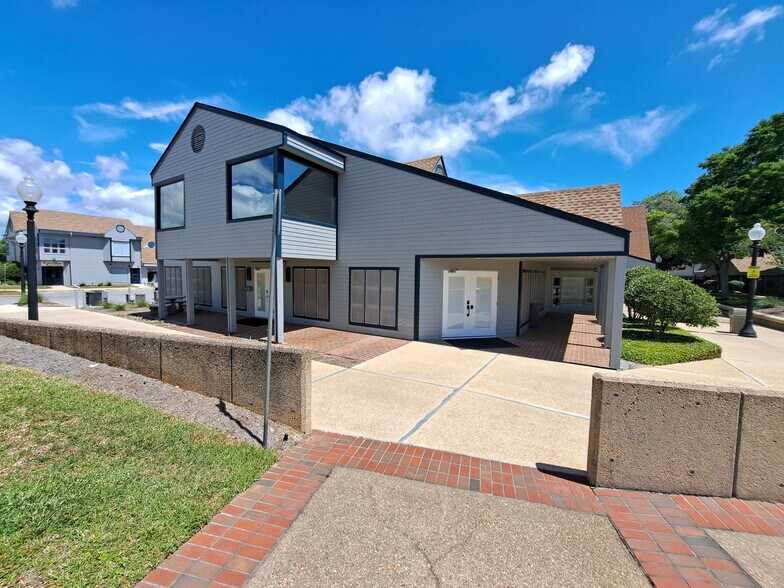 More Photos Of 4400 Bayou Blvd, Pensacola Medical For Lease