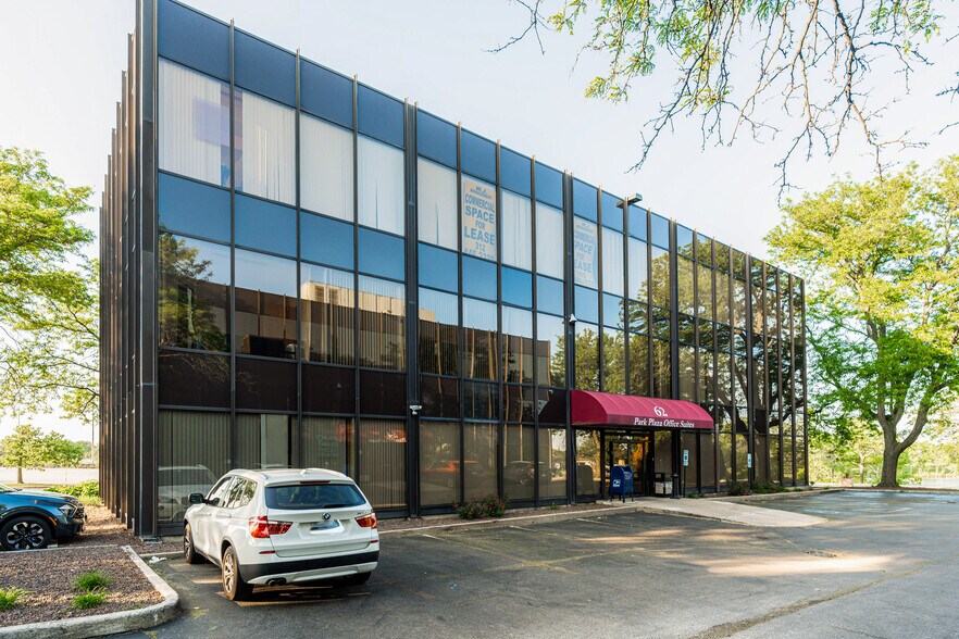 More Photos Of 62 Orland Square Dr, Orland Park Office For Sale
