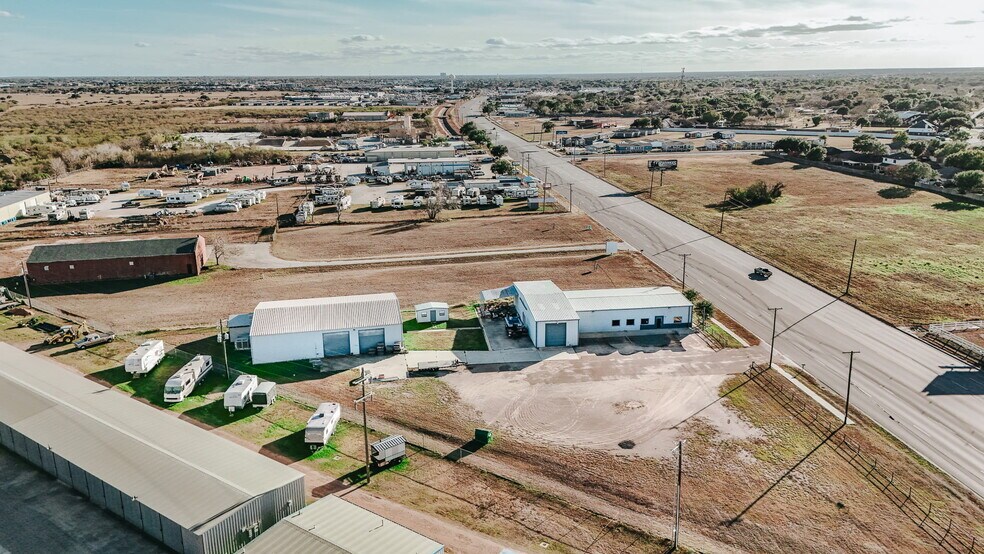 More Photos Of 13012 Navarro st, Victoria Flex For Sale