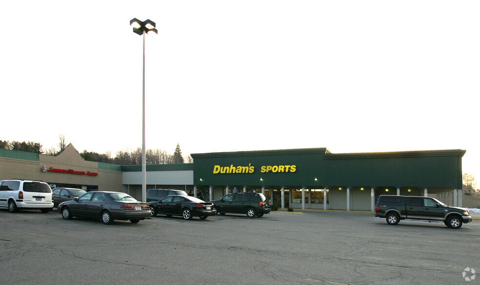 More Photos Of 910 S Spring St, Petoskey Storefront For Lease