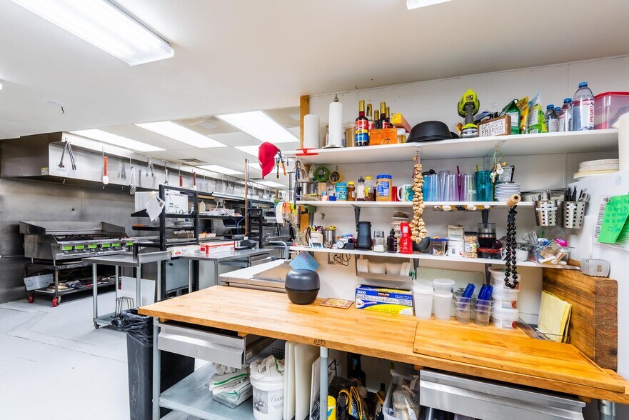 More Photos Of 117 Pine St, Pinedale Restaurant For Sale