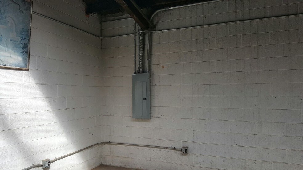 More Photos Of 12 Union St, Modena Warehouse For Lease