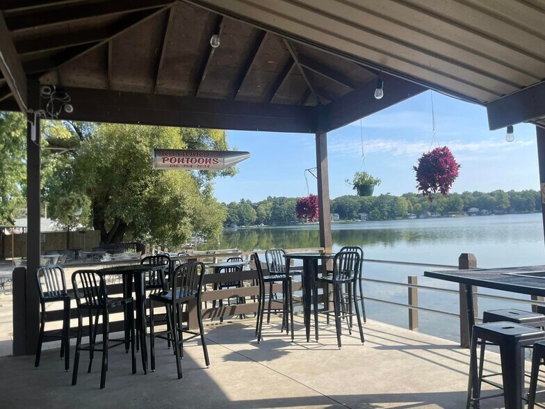 More Photos Of 161 Pine Dr, Greenville Restaurant For Sale