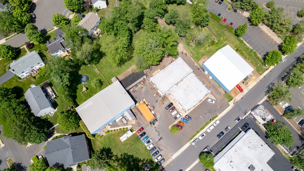 More Photos Of 180-190 S Clinton St, Doylestown Showroom For Sale