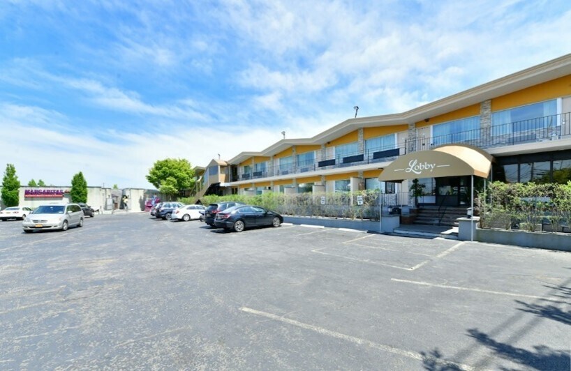 More Photos Of 445 S Main St, Freeport Hotel For Lease