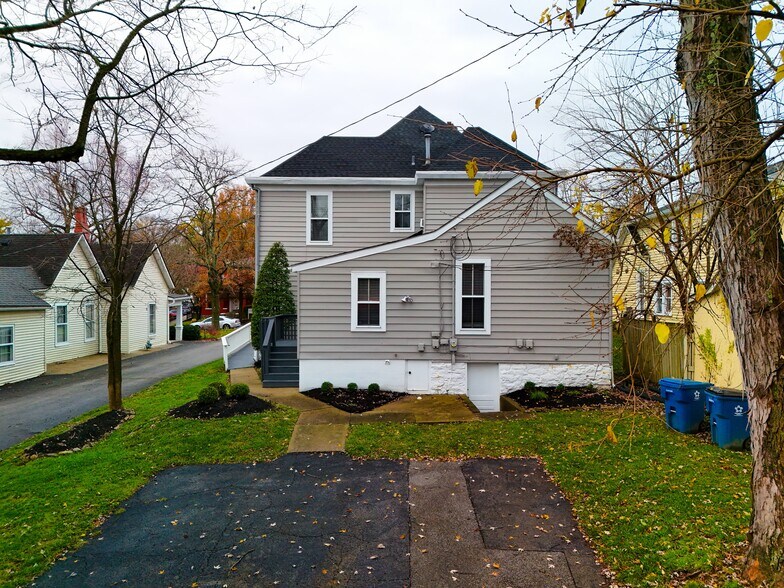 More Photos Of 909 Main St, Shelbyville Office Residential For Sale