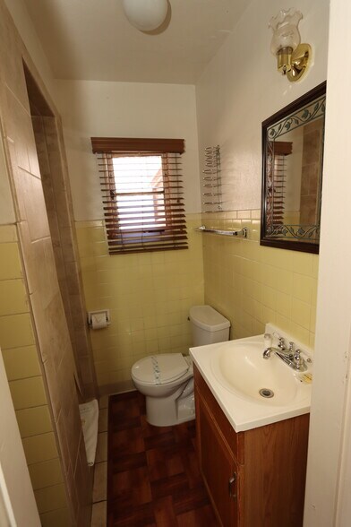 More Photos Of 410 Fremont St, Tombstone Hotel For Sale