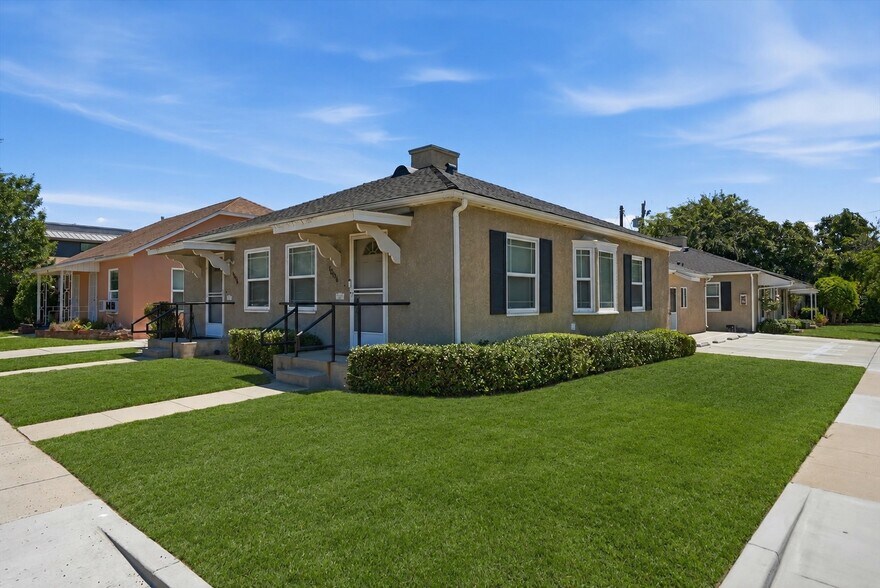 More Photos Of 1004 W Clark Ave, Burbank Apartments For Sale