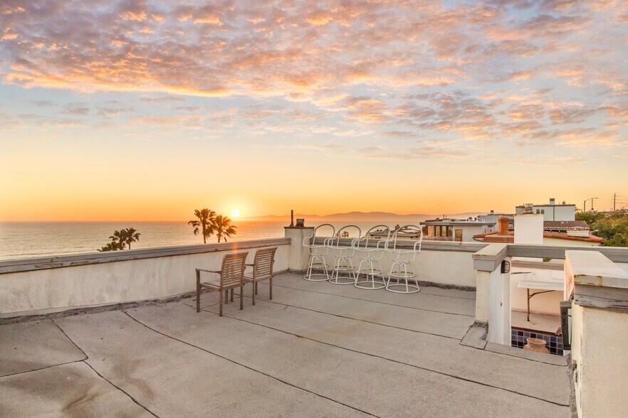More Photos Of 232 29th St, Manhattan Beach Multifamily For Sale