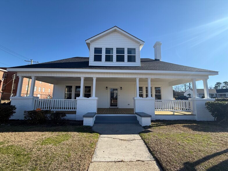 Primary Photo Of 402 College St, Clinton Office For Sale