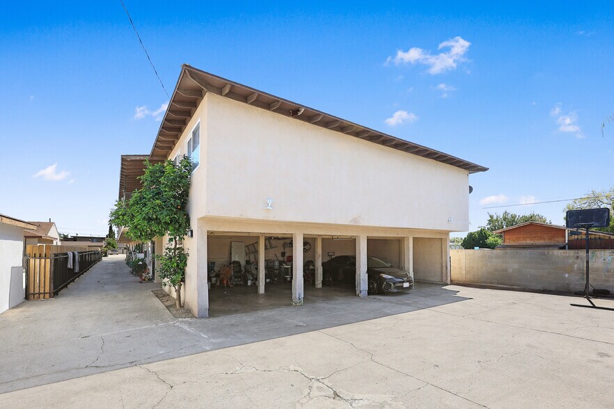 More Photos Of 5913 Greenwood Ave, Commerce Apartments For Sale