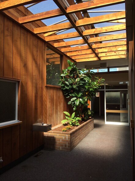 More Photos Of 125 NE Manzanita Ave, Grants Pass Medical For Sale