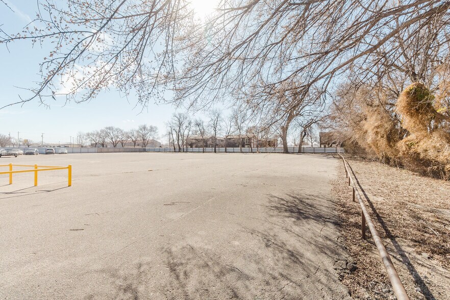 More Photos Of 3101 S Broadway St, Wichita Freestanding For Sale