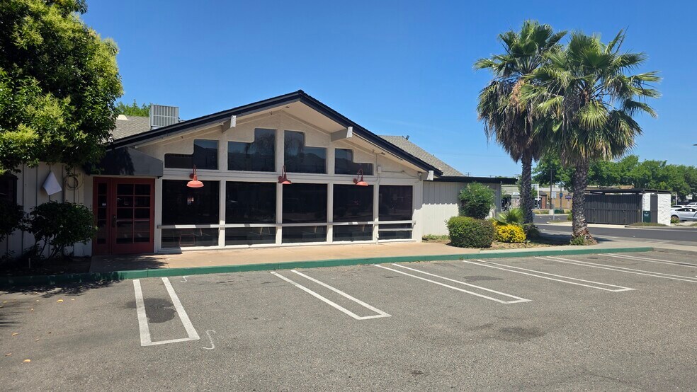 More Photos Of 1300 McHenry Ave, Modesto Restaurant For Sale