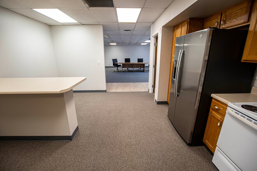 More Photos Of 17235 Bel-Ray Pl, Belton Office For Lease