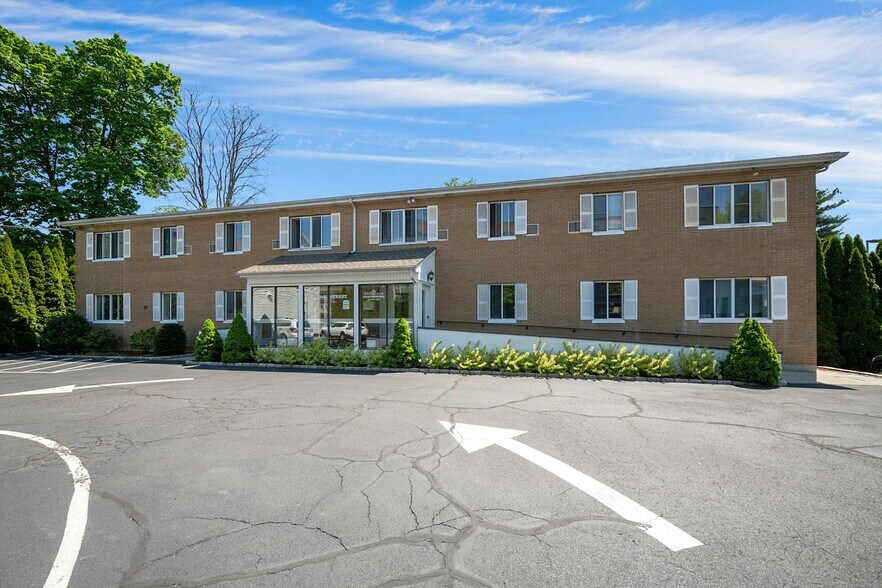 Primary Photo Of 27 Oak St, Stamford Medical For Lease