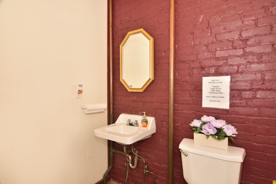 More Photos Of 504 5th St, Pelham Freestanding For Sale