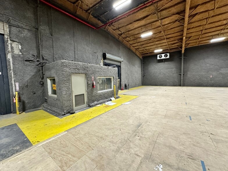 More Photos Of 4865 Arthur Kill Rd, Staten Island Warehouse For Sale