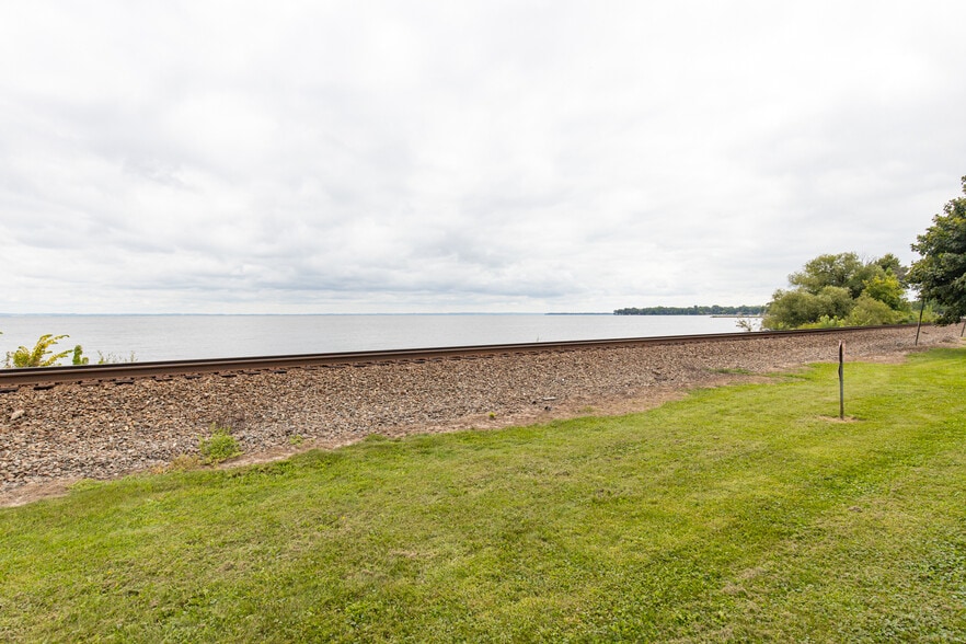 More Photos Of 1650 S Main St, Oshkosh Office For Sale