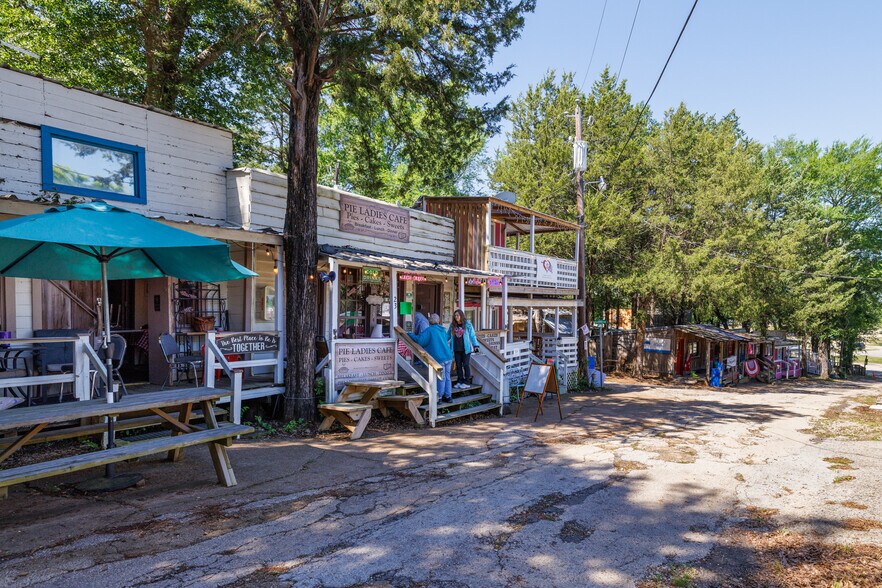 More Photos Of 542 E Dallas St, Canton Warehouse For Sale
