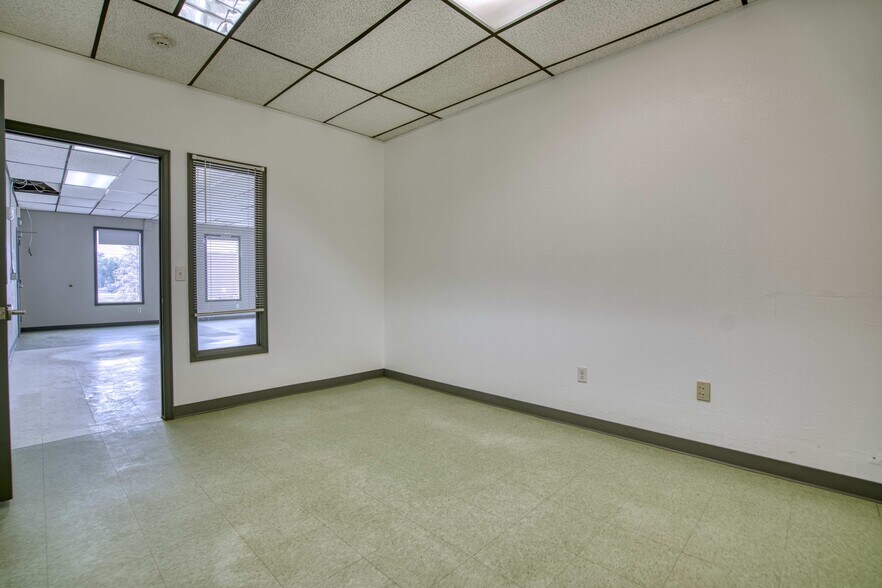 More Photos Of 1700 55th St, Boulder Industrial For Sale