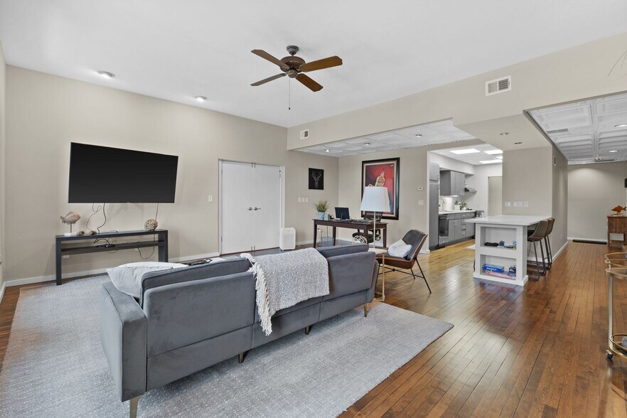 More Photos Of 228 Main St, Racine Restaurant For Sale