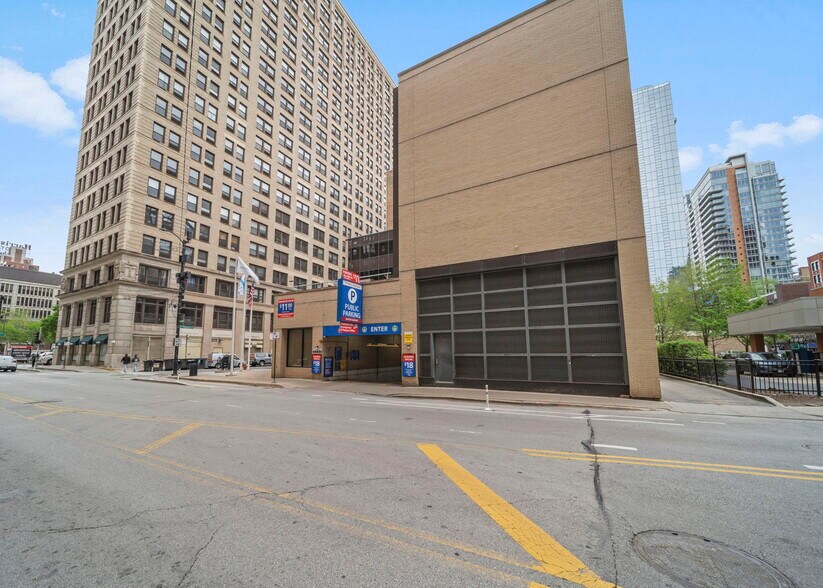 More Photos Of 75 W Harrison St, Chicago Parking Garage For Sale