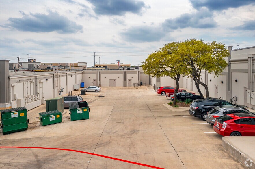 More Photos Of 18700-18740 Stone Oak Pky, San Antonio Unknown For Lease