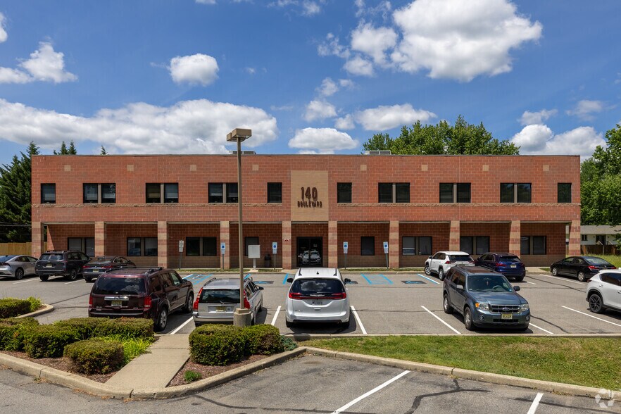 More Photos Of 140 Boulevard, Washington Office For Lease