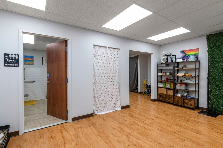 More Photos Of 1652 Grand Ave, Saint Paul Storefront Retail Office For Lease