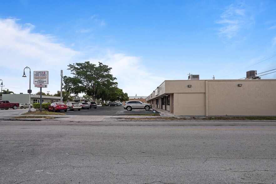 More Photos Of 2101-2109 N Dixie Hwy, Lake Worth Restaurant For Sale