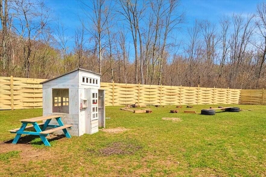 More Photos Of 4 Glenna Dr, Carmel Specialty For Sale