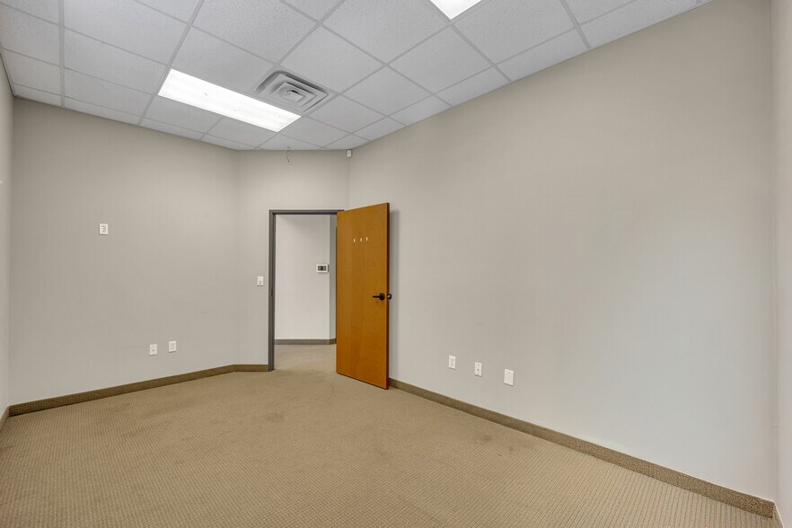 More Photos Of 1804 Owen Ct, Mansfield Light Distribution For Lease