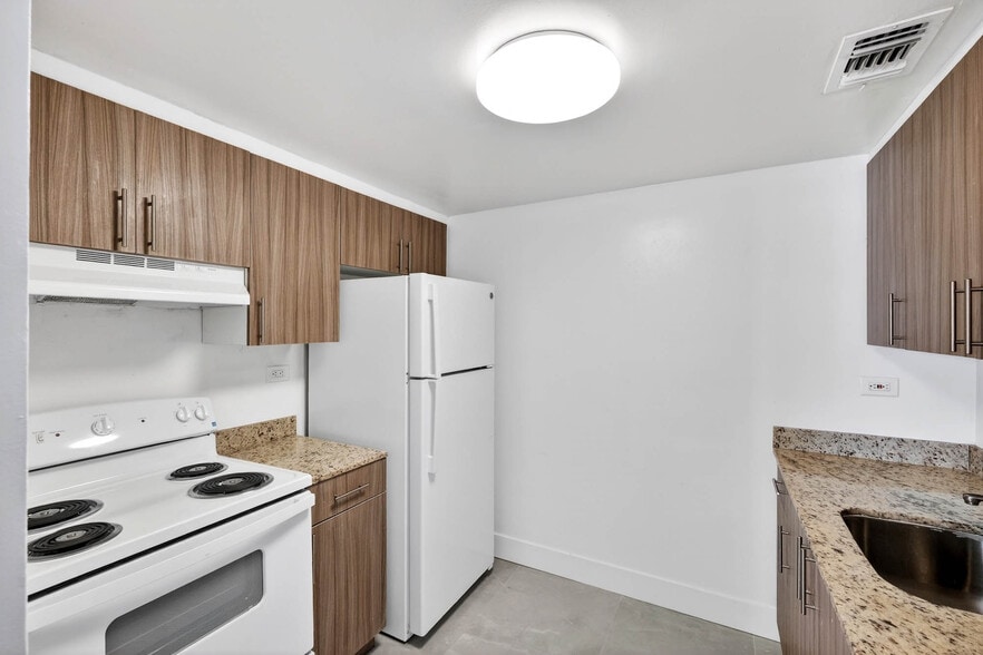 More Photos Of 999 W Prospect Rd, Oakland Park Apartments For Sale