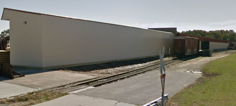 More Photos Of 1605 Fieldhouse ave, Elkhart Warehouse For Lease