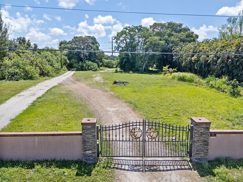 More Photos Of 5680 Pinetree Rd, Parkland Land For Sale