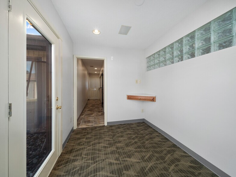 More Photos Of 5933 Stoney Creek Dr, Fort Wayne Office Residential For Sale